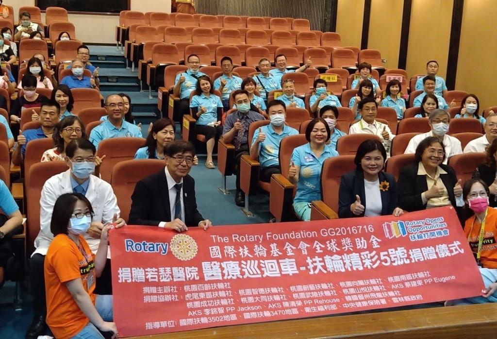 健保署李伯璋署長和雲林縣張麗善縣長蒞臨若瑟醫院參加醫療巡迴車捐贈儀式