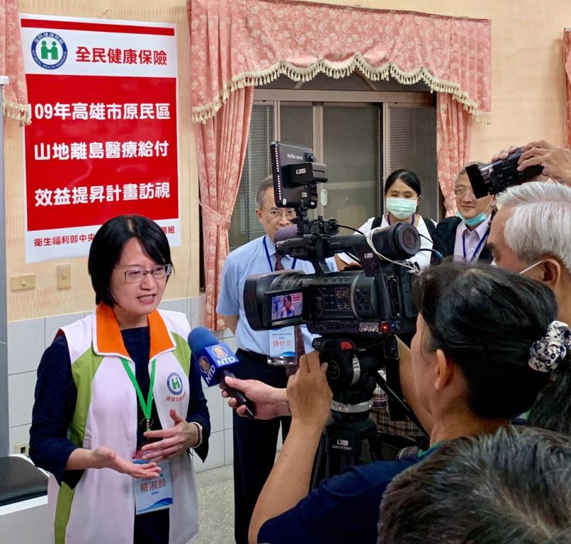 健保署蔡副署長淑鈴接受媒體記者採訪