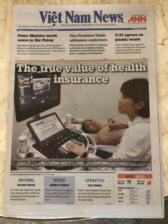 越南當地最大英文報紙Viet Nam News昨以頭條新聞刊登健保對全民的照顧。